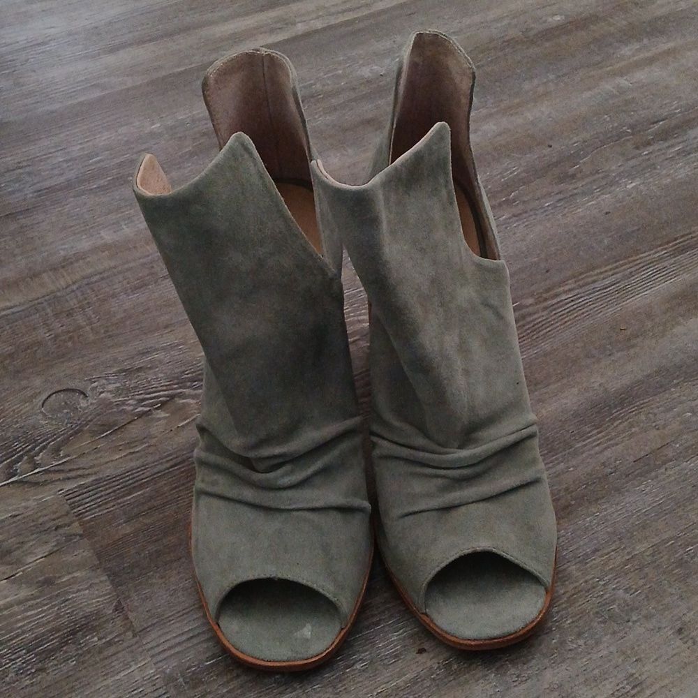 Kristin Cavallari for Chinese Laundry Lash Heel in light sage green suede Sz 9 - Picture 2 of 11